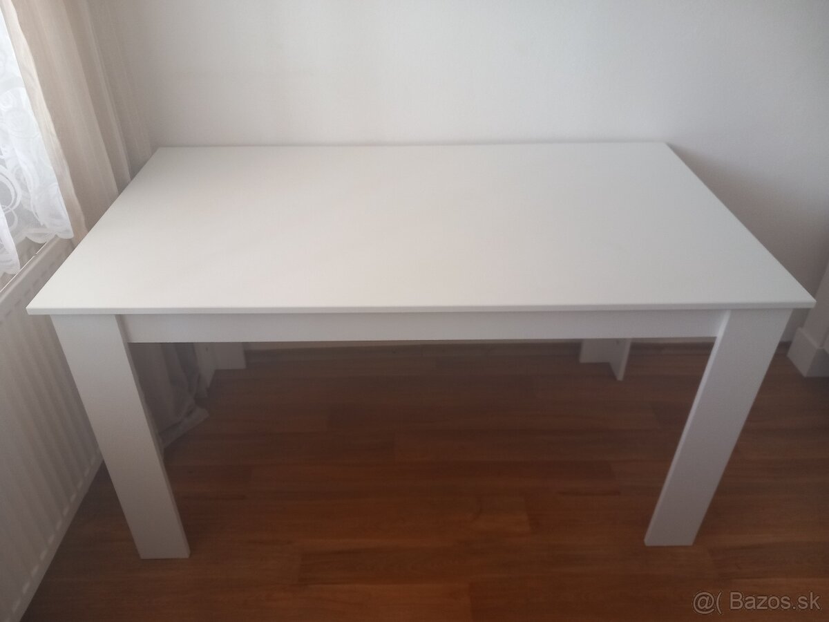 Jedálenský stôl biely