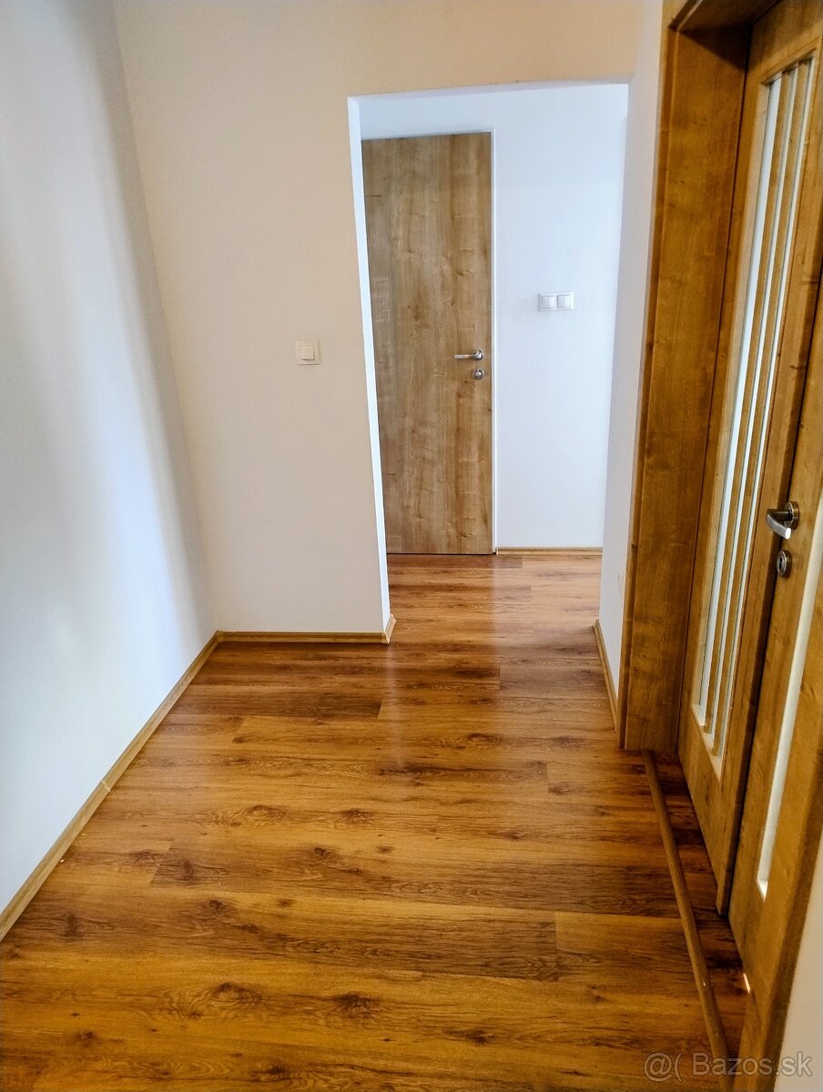 Prenajmem 2 izbový byt - Černyševského, Petržalka