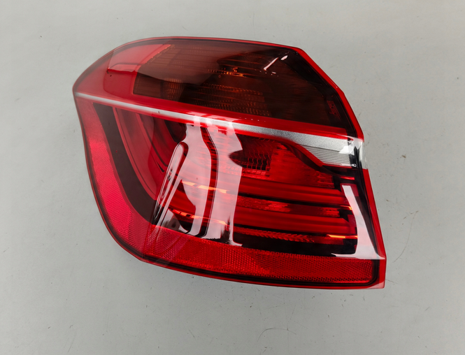 BMW 2 F45 lift 2018- ľavé zadné svetlo LED