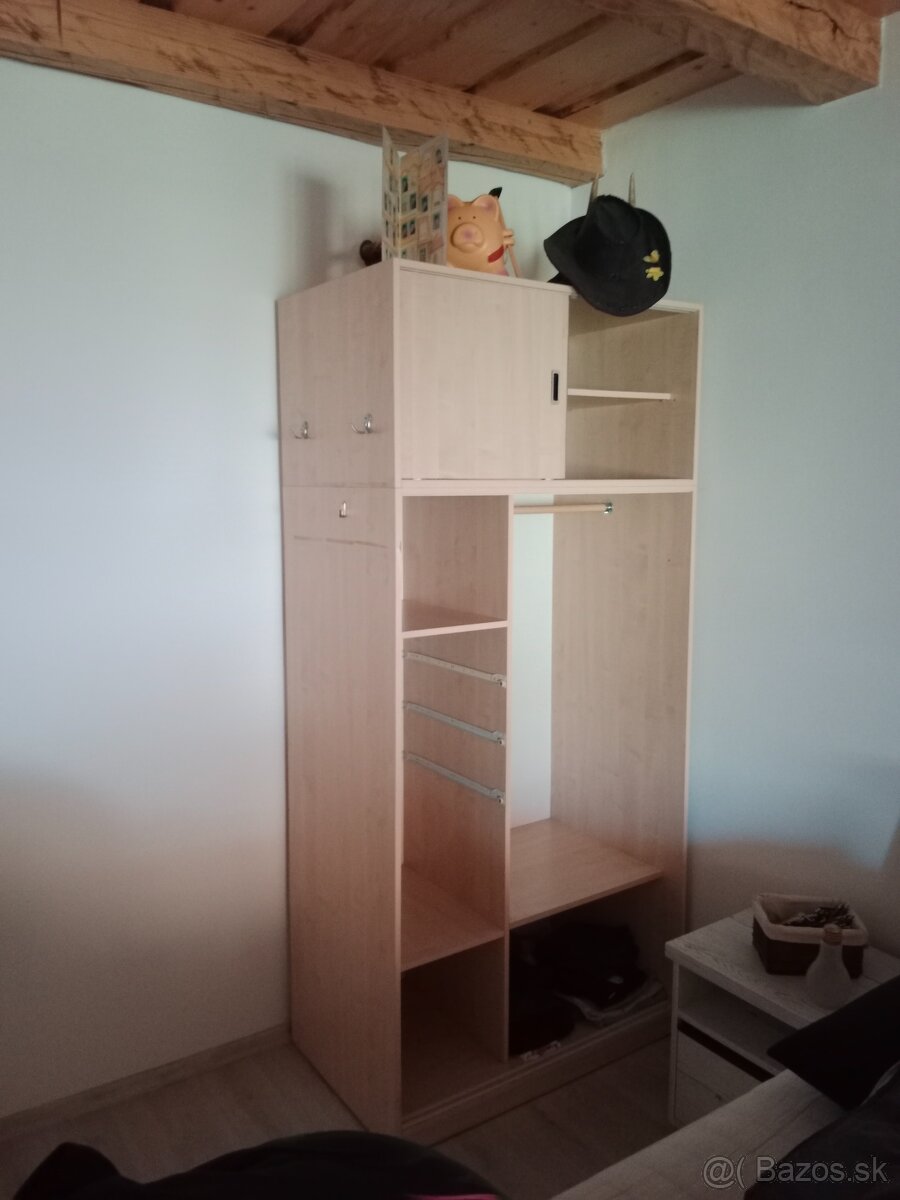 Skriňa z nadstavcom