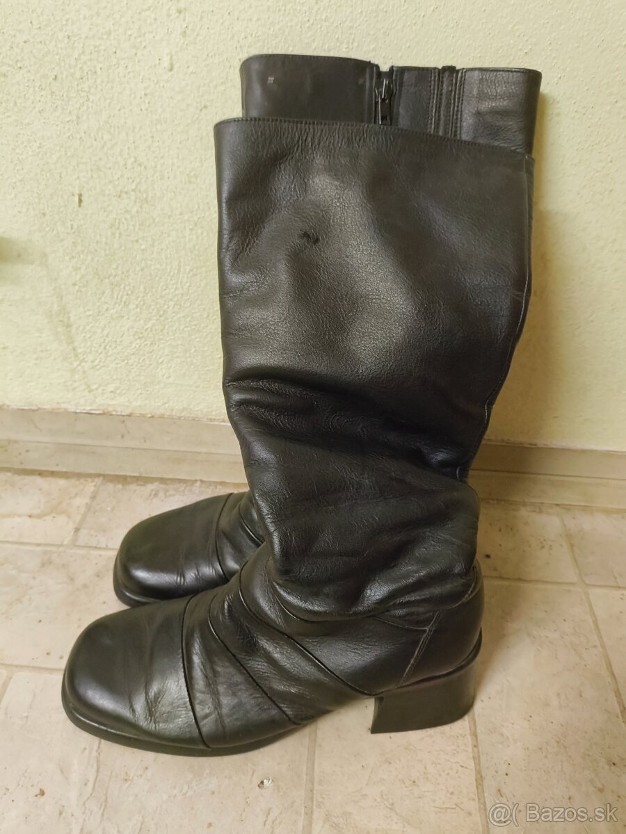 DÁMSKE KOŽENÉ ČIŽMY