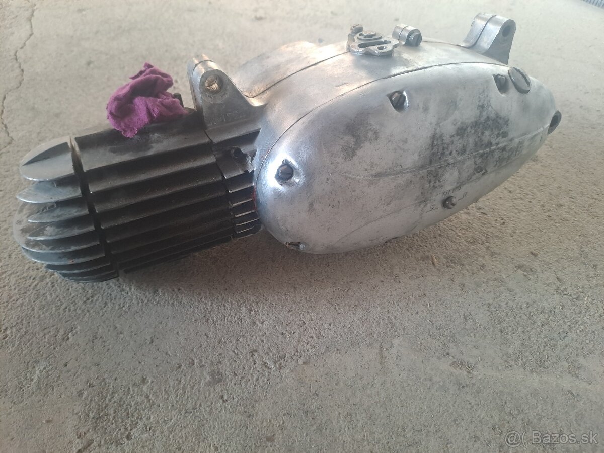Motor Jawa 555