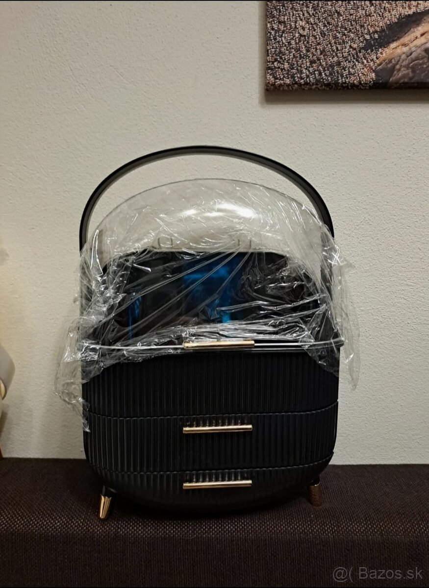 Organizer na kozmetiku