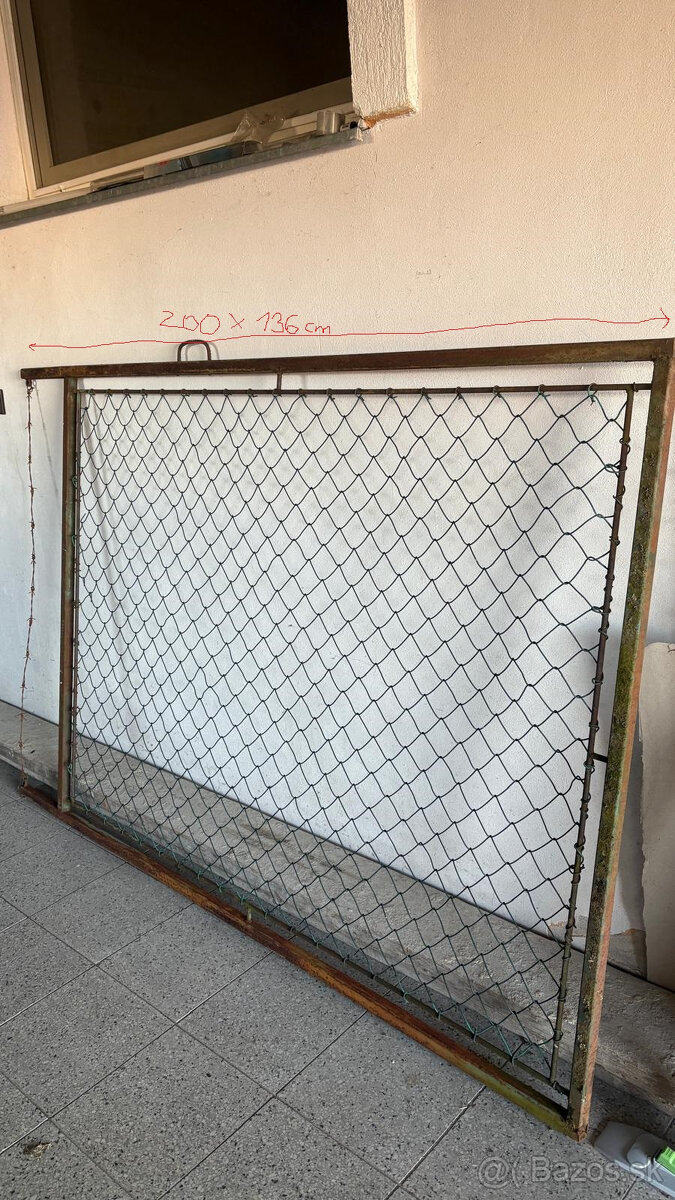 zahradaná bránka