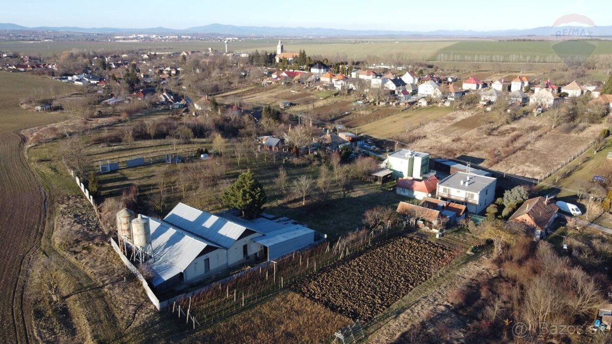 REZERVOVANÉ Melek – ubytovacie zariadenia a hosp. budovy