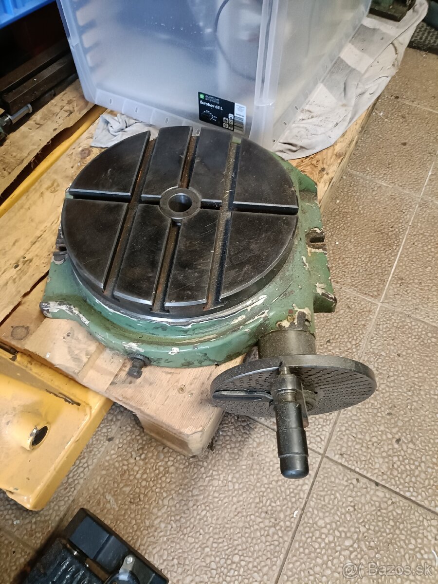 Otočný stol s delickou priemer 320