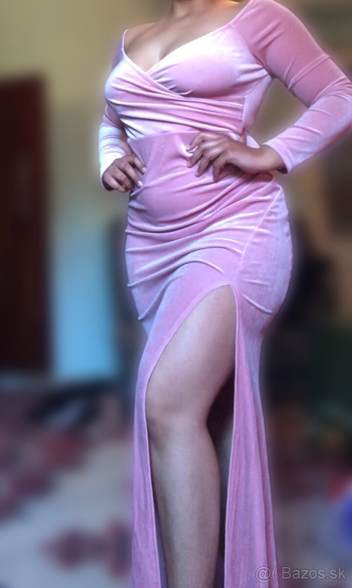 Elegantné ružové zamatové šaty – veľkosť M/L