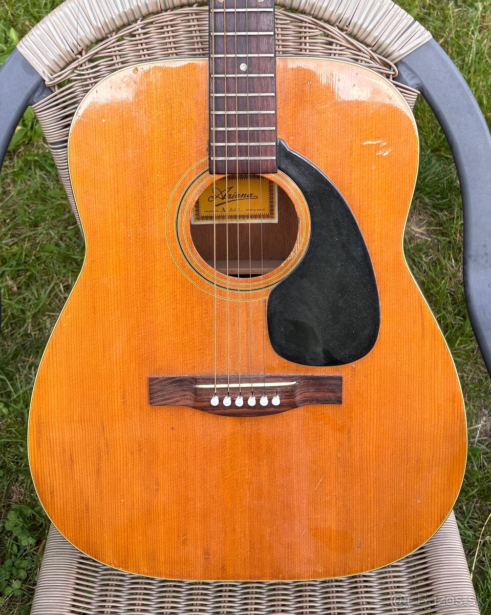 Akustická gitara