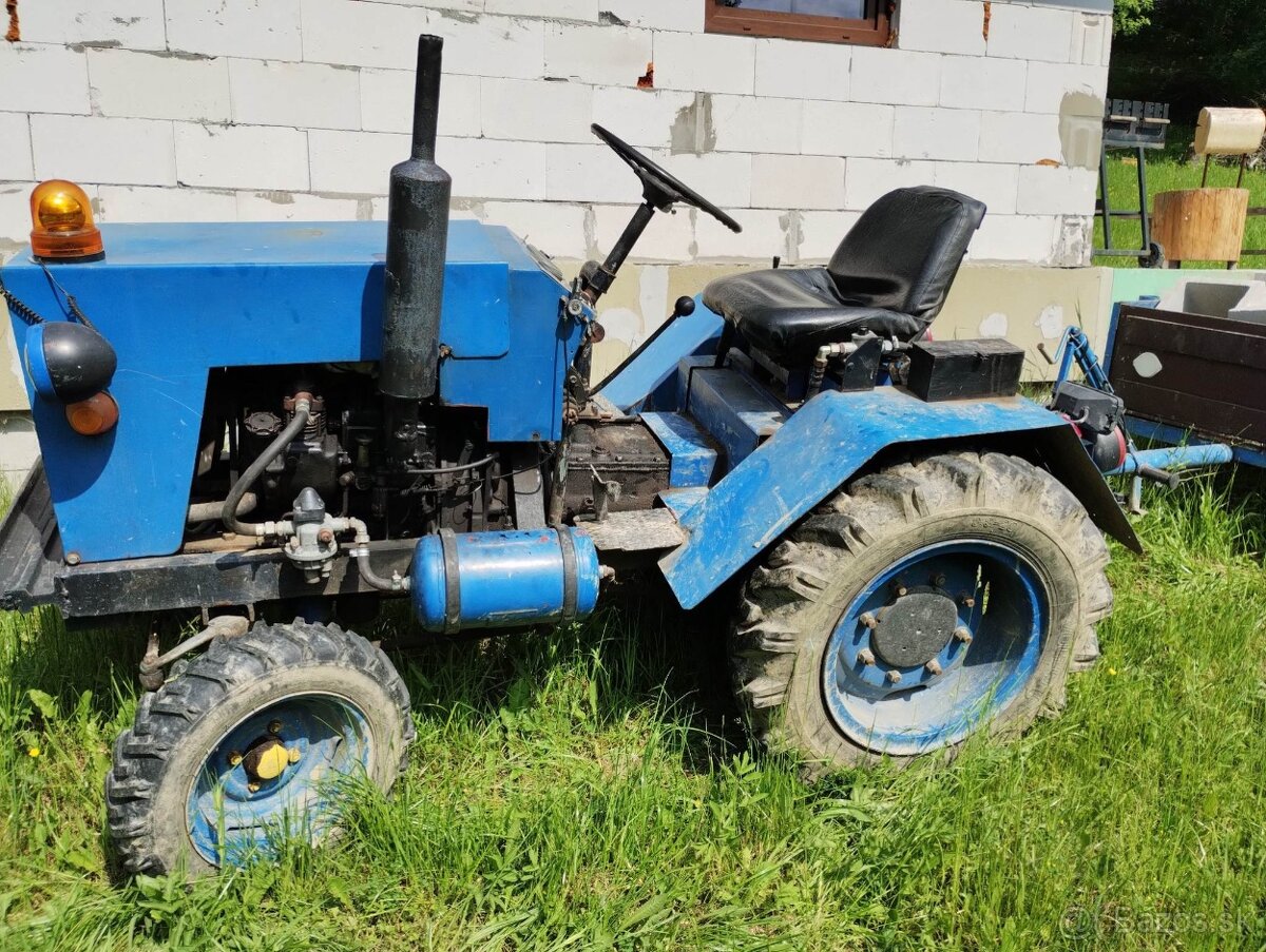 Malotraktor Zetor 2011 s príslušenstvom