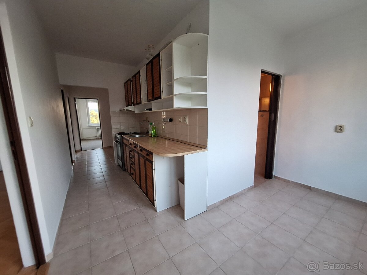 Ponúkame na predaj 3,5 izbový, slnečný byt na Zlatom potoku