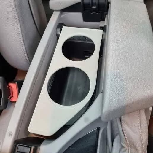 BMW e60 držiak na plechovky