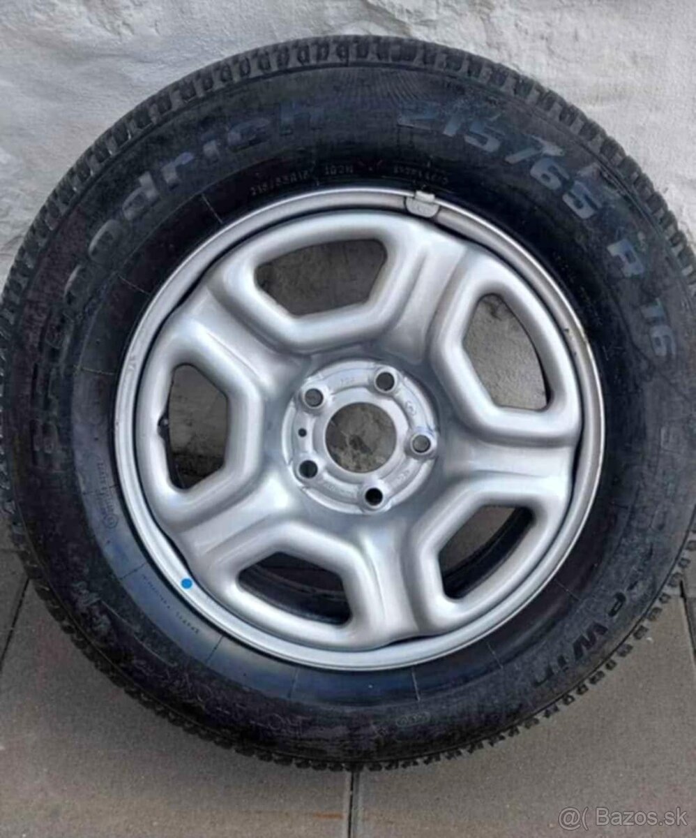 Dacia Duster 215/65/R16