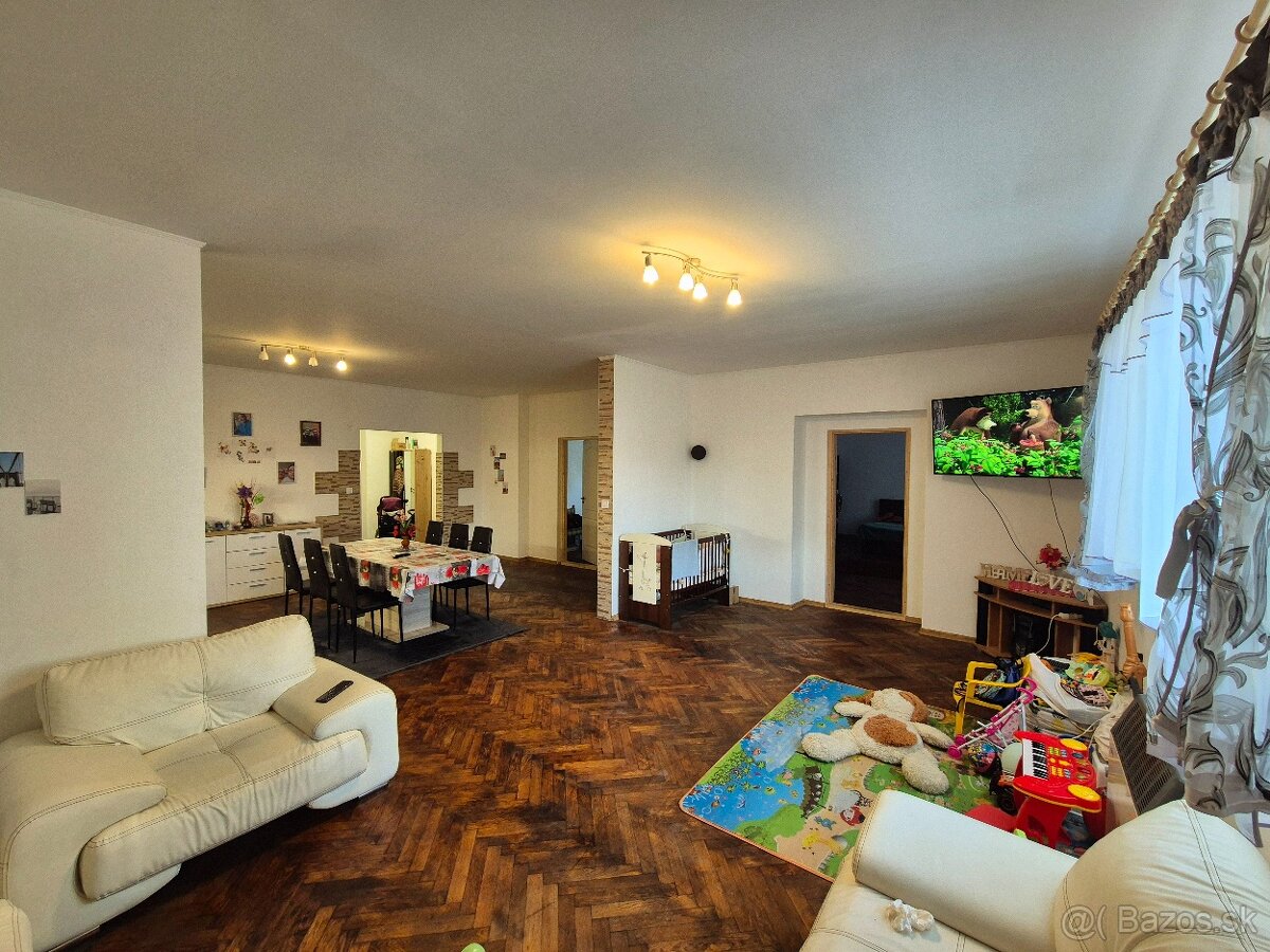 Priestranný bytový dom na predaj v obci Pohronský Ruskov