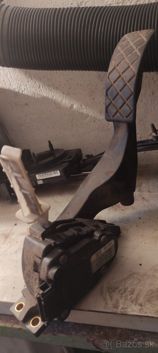 Elektrický plynový pedál