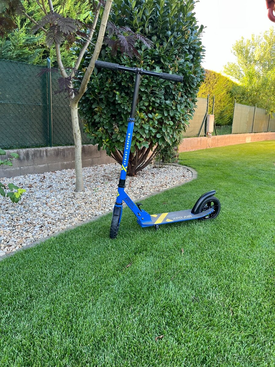 Kolobežka Street Surfing