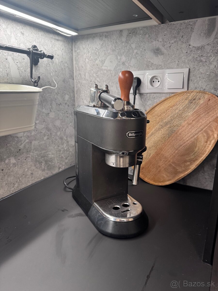 De’longhi Dedica kávovar