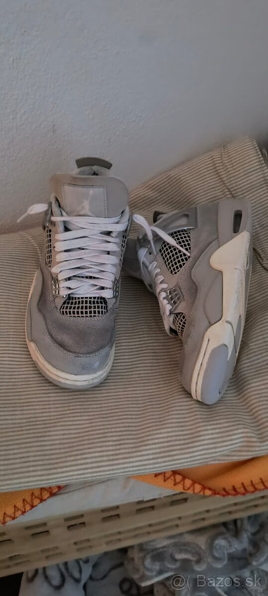 Jordan 4 frozen moments