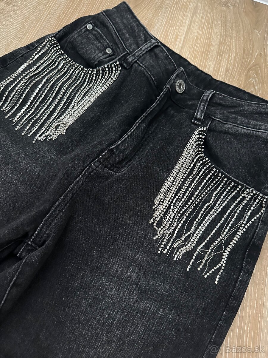 Čierne rifle s kamienkami