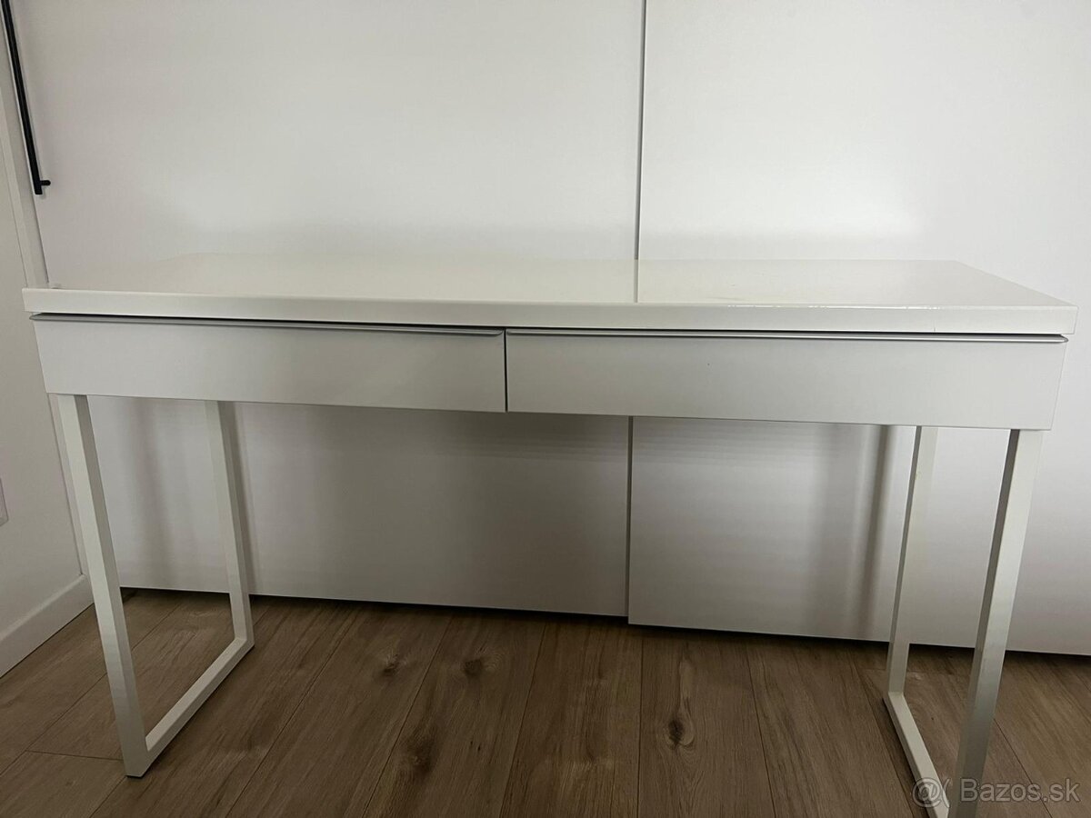 Predám praktický stôl z IKEA ako nový za 80EUR