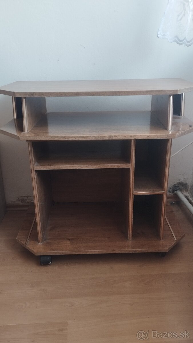 Otáčací stolík po TV