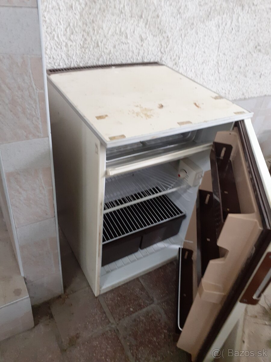 Predam mraznicku chladnicku s mraznickou elektr.miniruru pr