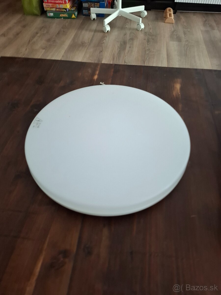 Darujem stropnu lampu