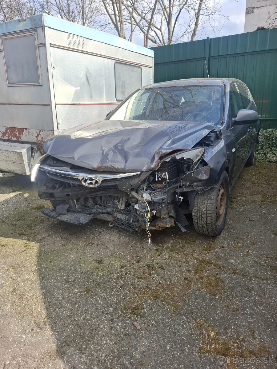 Hyundai I 30 1.6 CRDI /66kw 180 000km