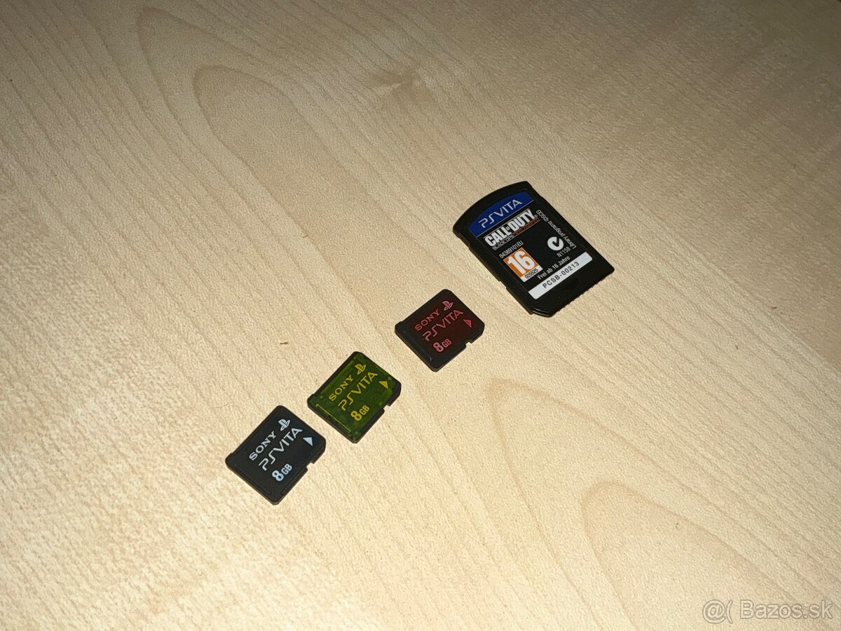 3x ps vita 8GB pamäťové karty + ps vita call of duty