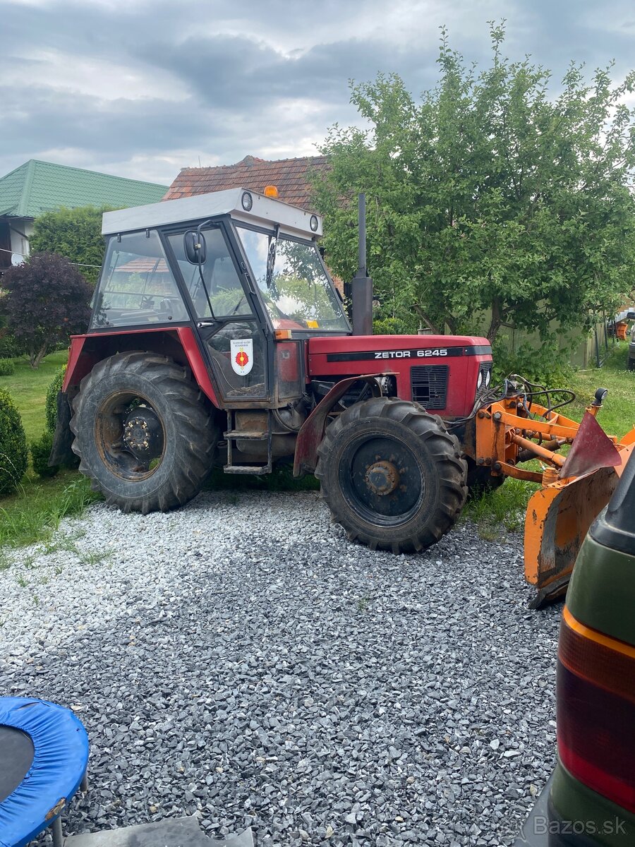 Zetor 6245 s prednou radlicou