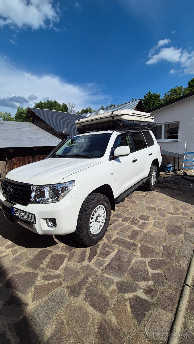 Toyota Land Cruiser 200