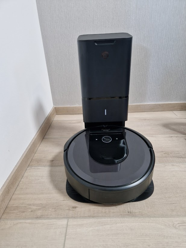 irobot Roomba i7-automatická vyprázdňovacia stanica