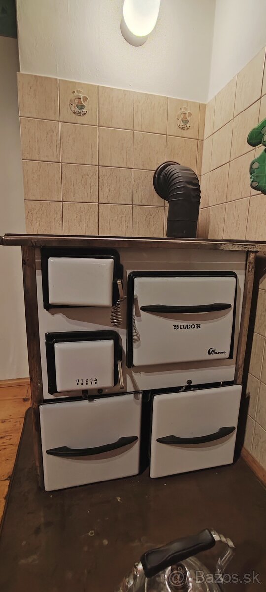 Sporák na drevo, kachle, piecka