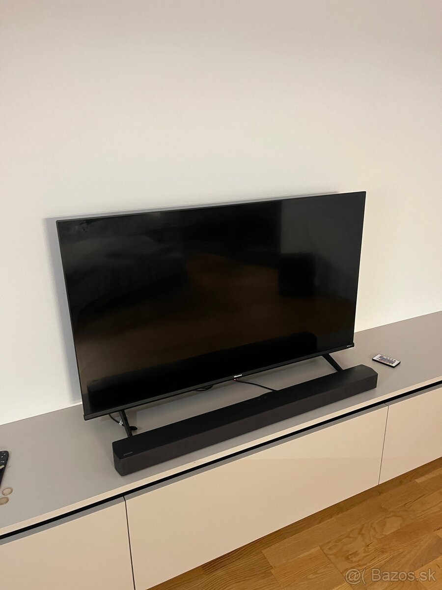 Smart TV Hisense spolu so soundbarom a subwooferom Samsung
