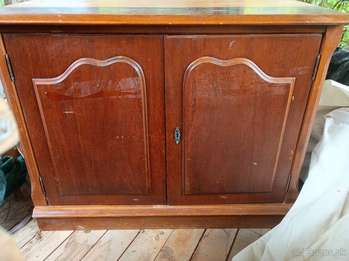 Komoda a nočné stolíky