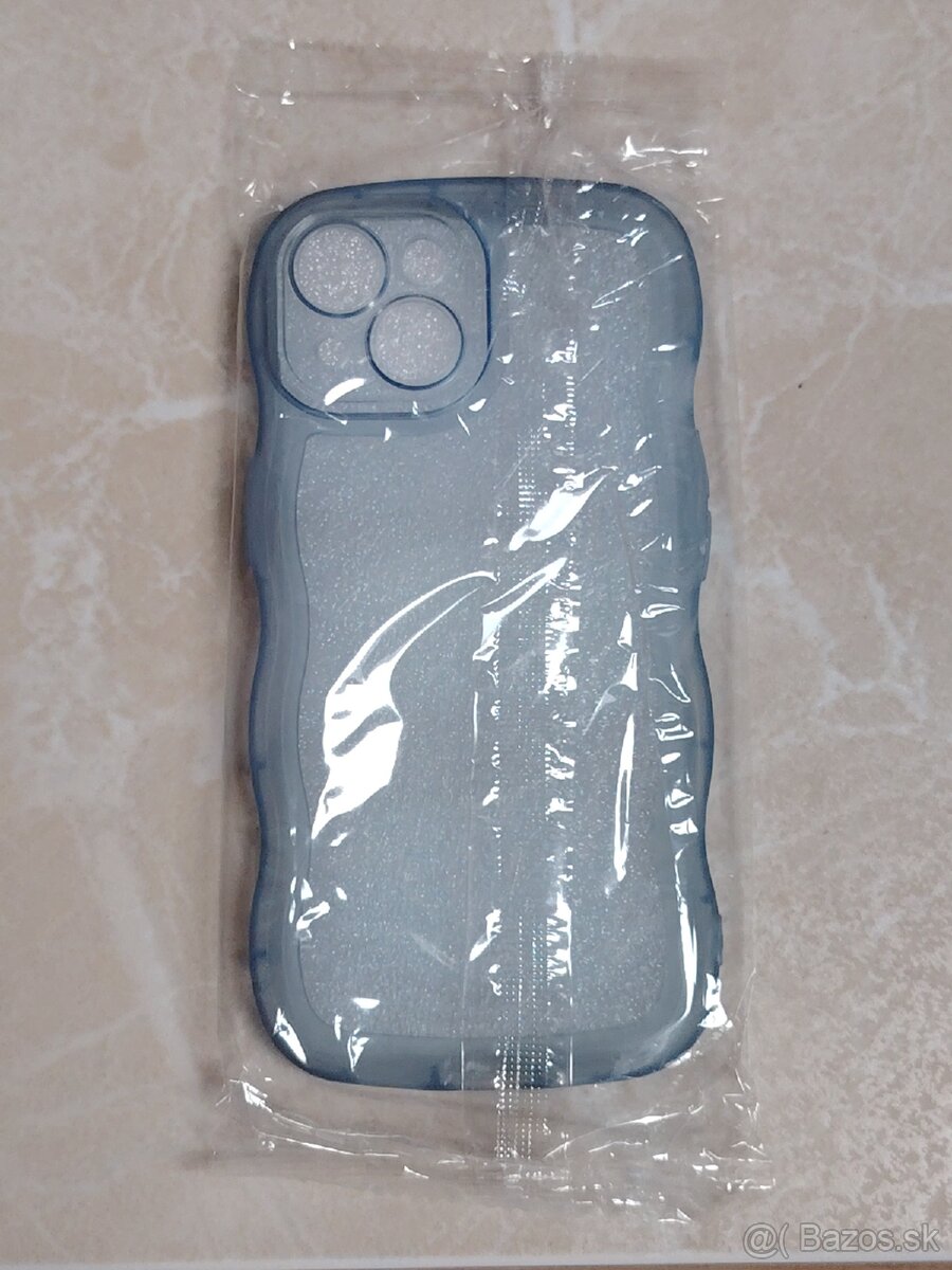 Priehl’adný silikónový kryt na iPhone 15 (nový)