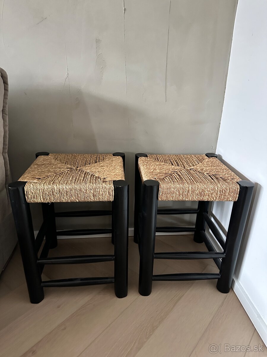 Drevena pletena jutova taburetka