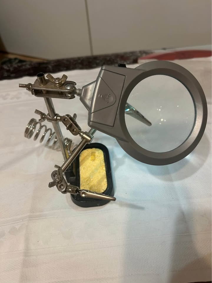 Spájkovacia pomôcka "tretia ruka"