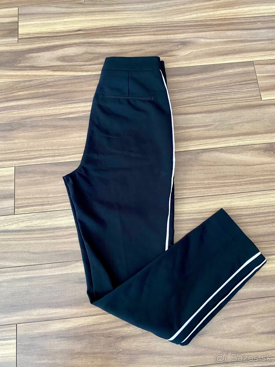 Dámske čierne nohavice veľkosť XS, zn. Zara (PC: 29,90€)
