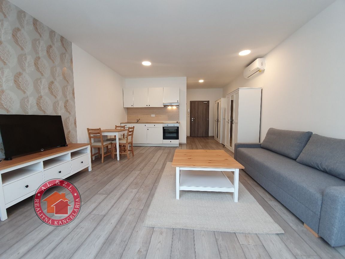 LUXUSNÝ 1 izbový BYT V SENCI – CENTRUM, na pešej zóne, Lichn