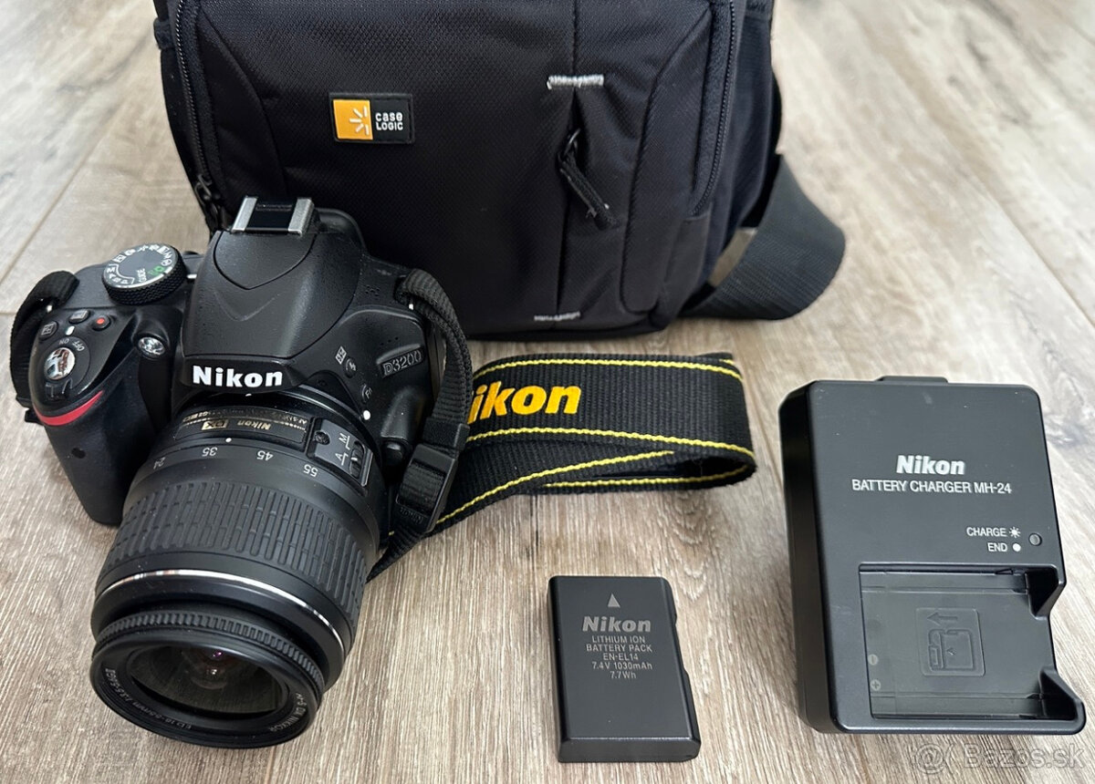 Nikon D3200 + Nikon 18-55mm f/3.5-5.6G ED II