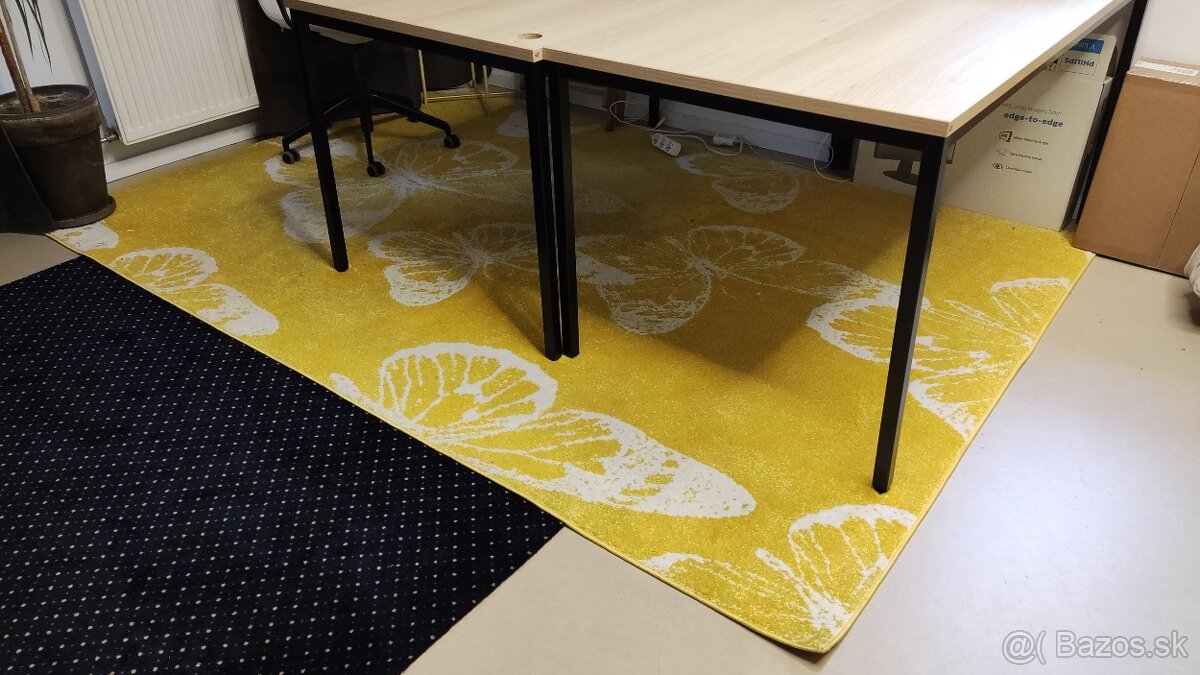Veľký žltý koberec, skoro nový