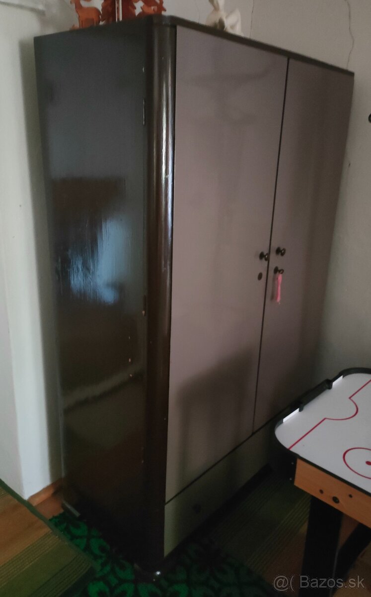 Retro skriňa z masívu 3