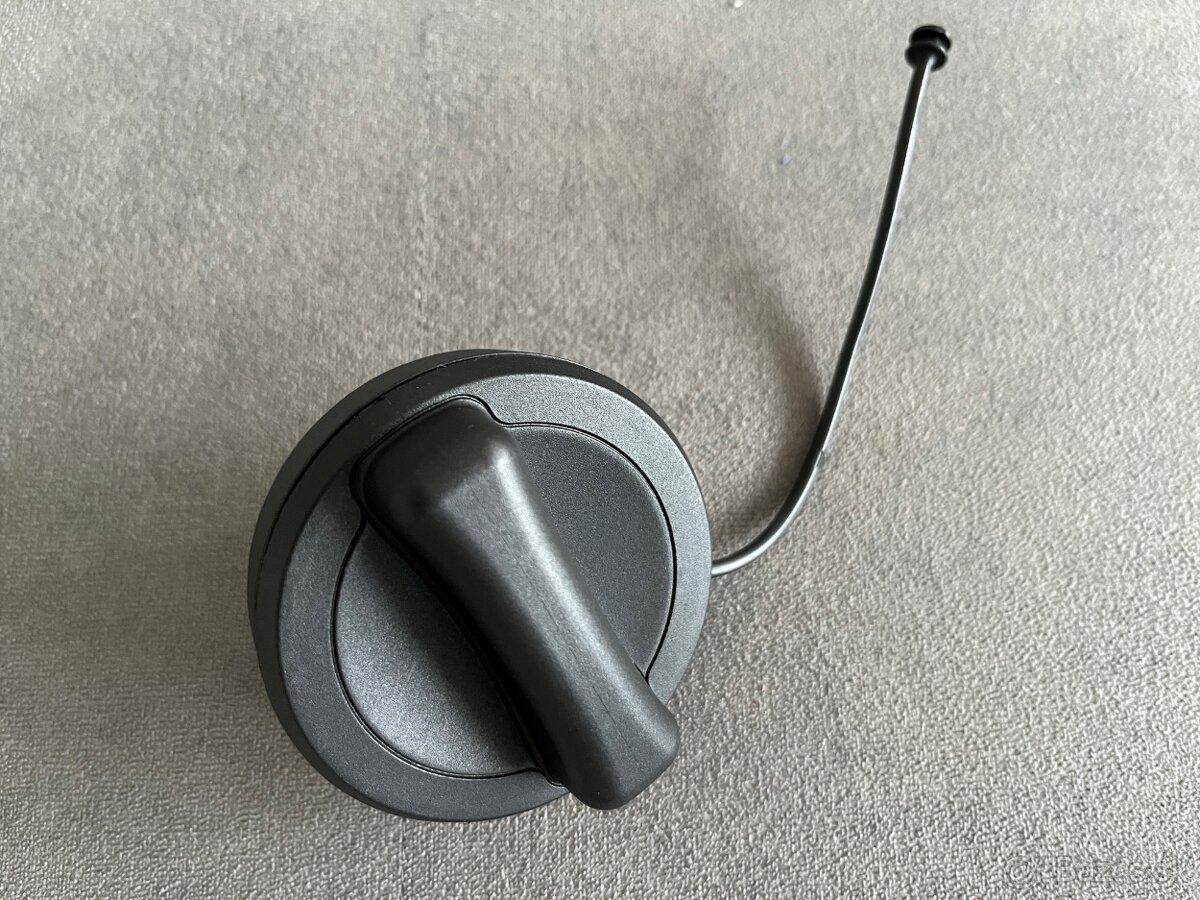 predám uzáver nádrže na Mercedes