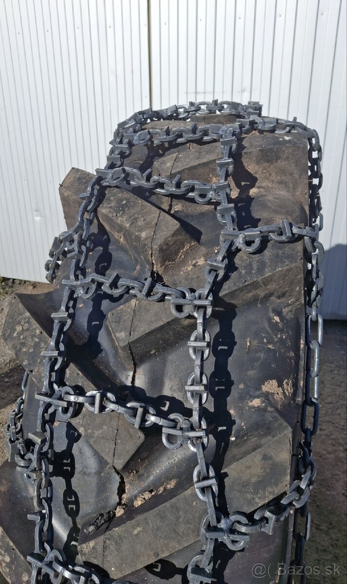 Predám komunálne žiletkové snehové reťaze na traktor