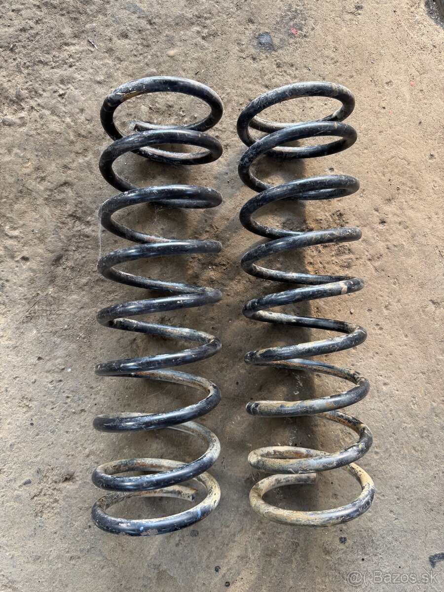 Lada niva zadné pružiny