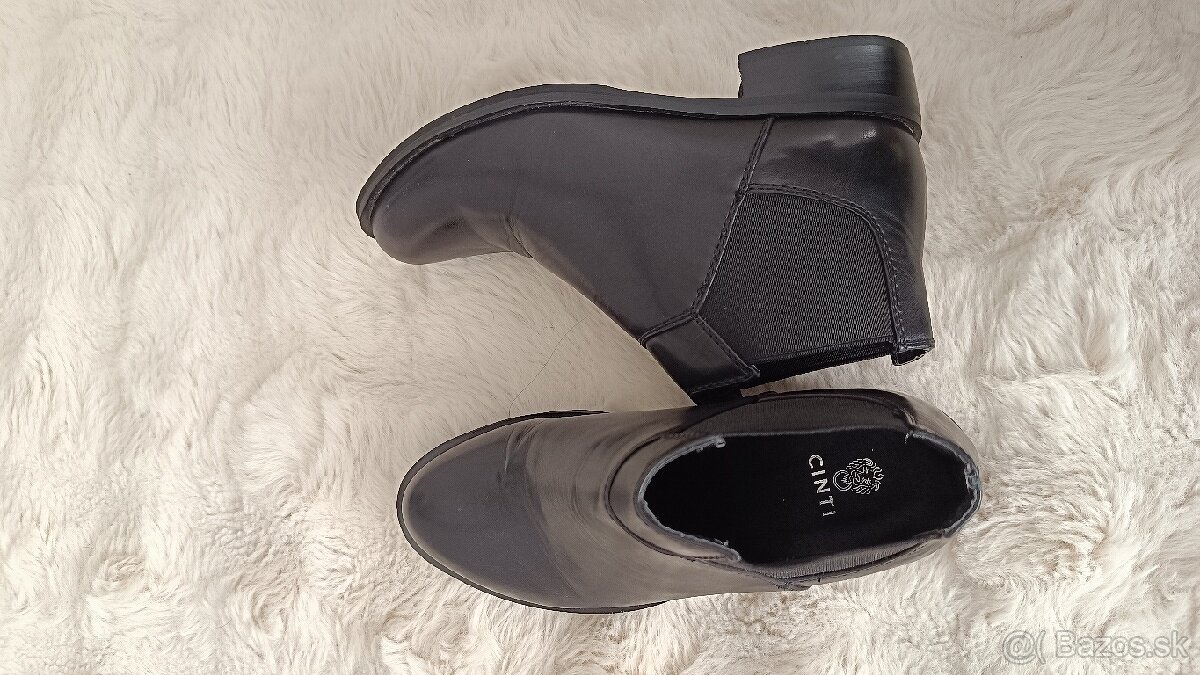 Kožené čierne členkové dámske čižmy značky CINTI