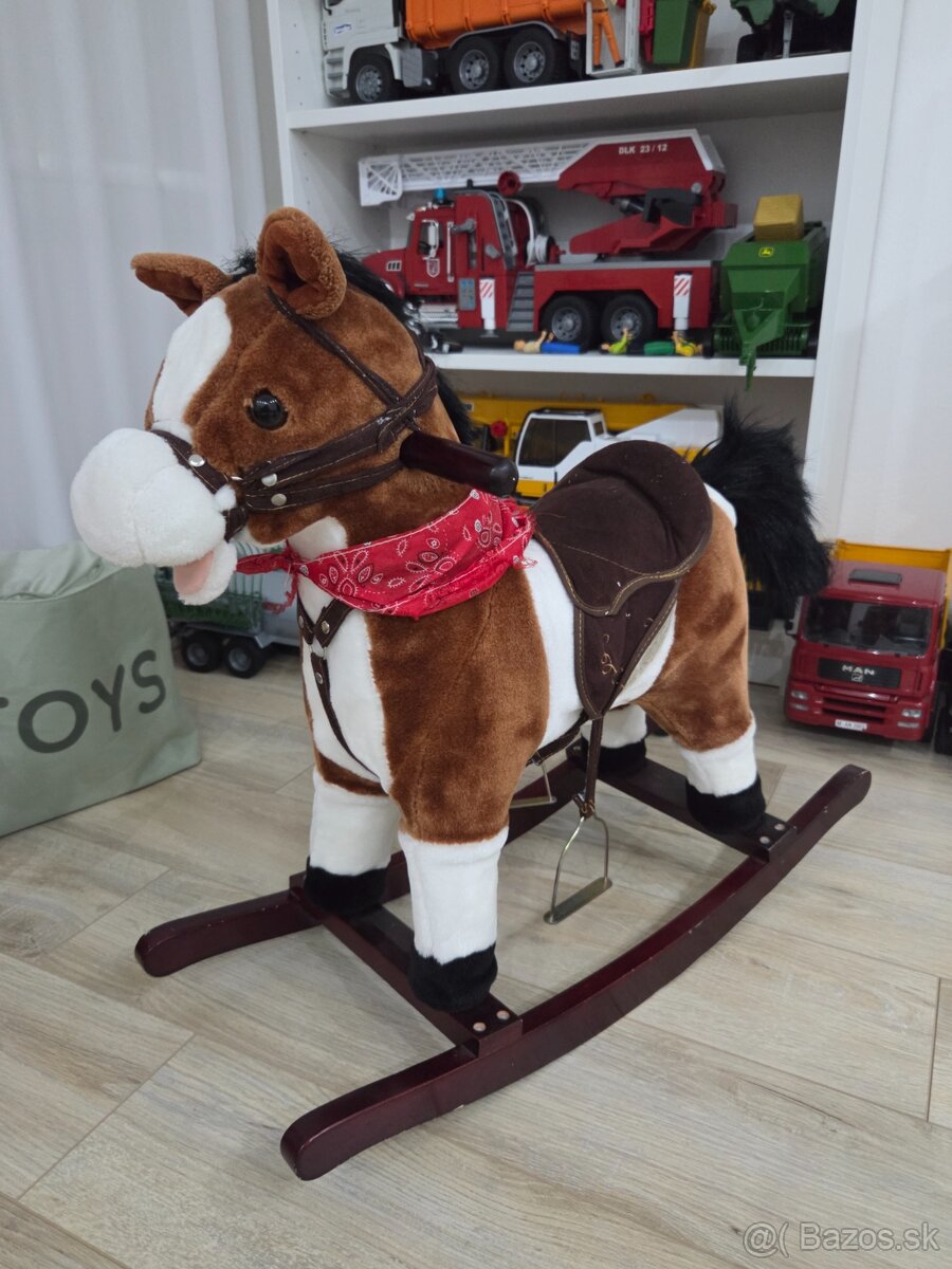 Plyšový hojdaci kôň s zvukovými efektami