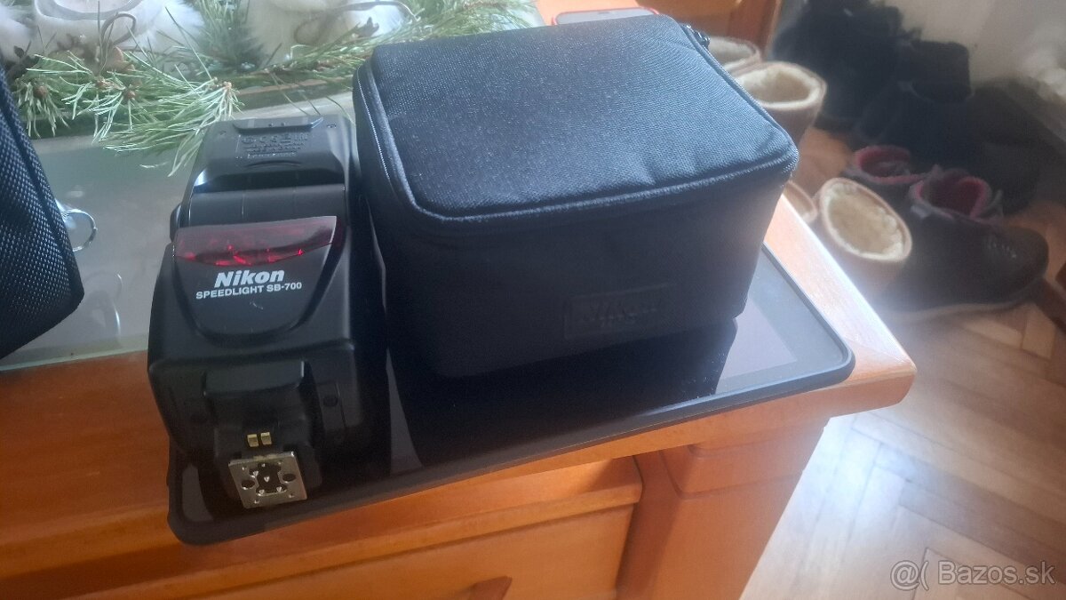 Blesk Nikon SB700, blesk,