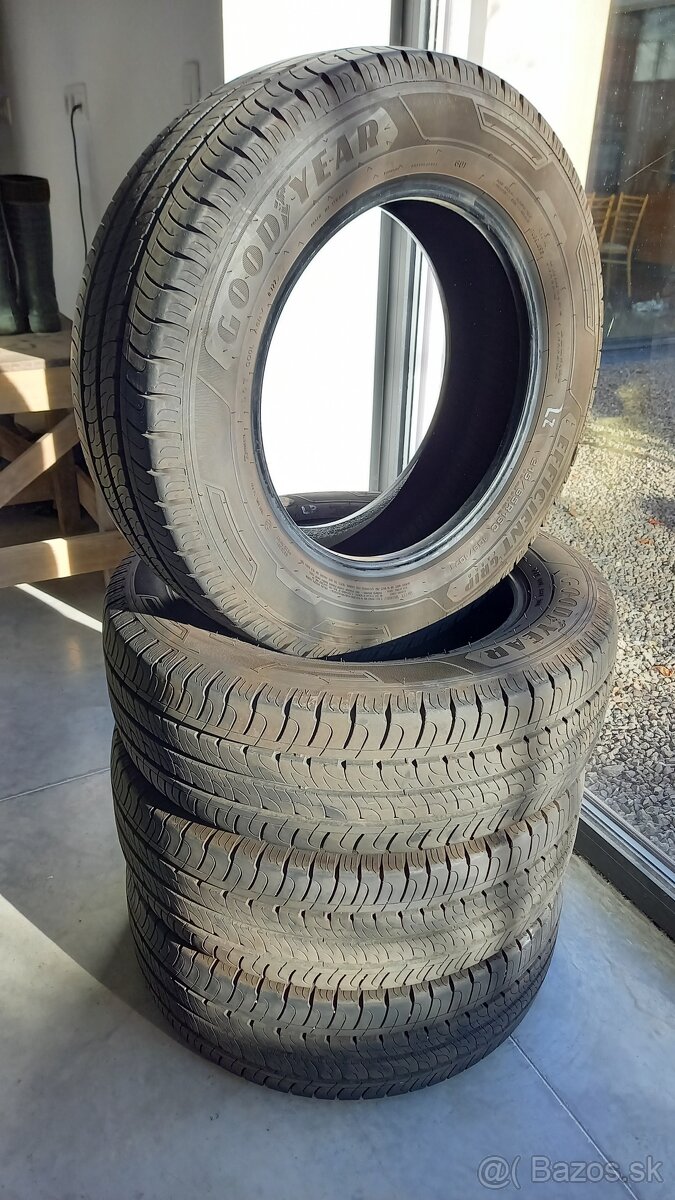 Goodyear EfficientGrip Cargo 215/65R16C 109/107T