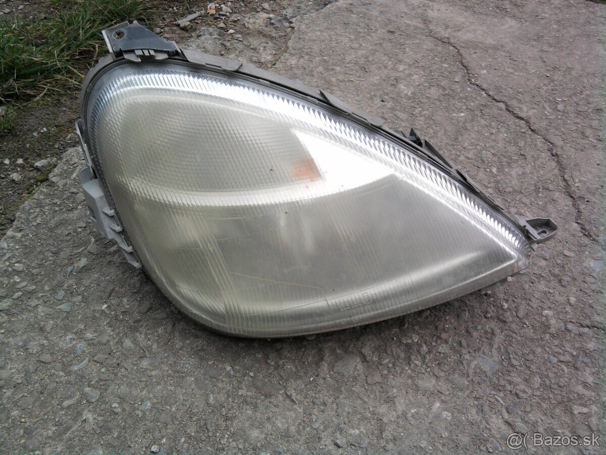 Mercedes A predne a zadne svetla